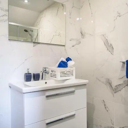 California 3 アパート